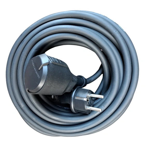 10 meter verlengkabel 3x1,5 mm² Neopreen met 3 stopcontacten, ideaal voor binnen- en buitengebruik.