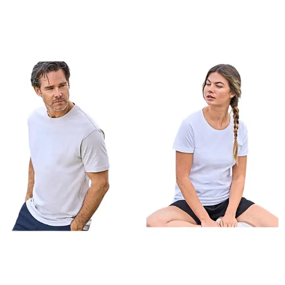 Premium T-shirt heren en dames model van gekamd katoen wit gedragen door man en vrouw - Feesttijd