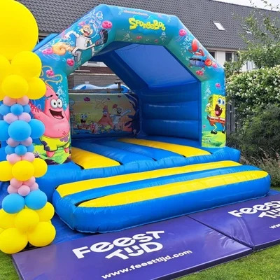 Spongebob springkussen met ballonnenpilaar 500 x 400